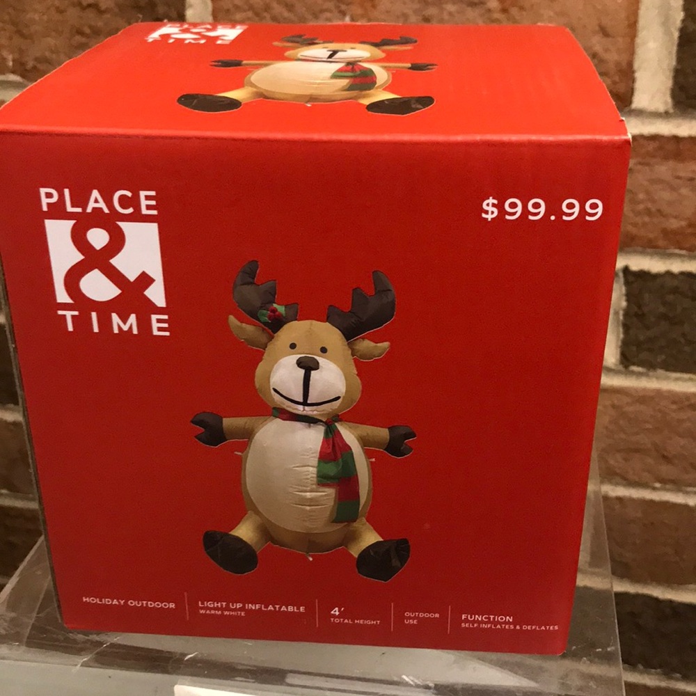 Place &Time Inflatable reindeer